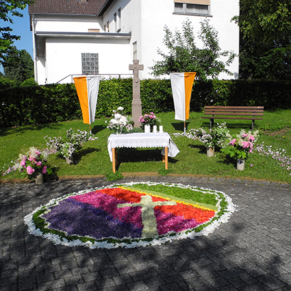 Altar An der Kirche2018web