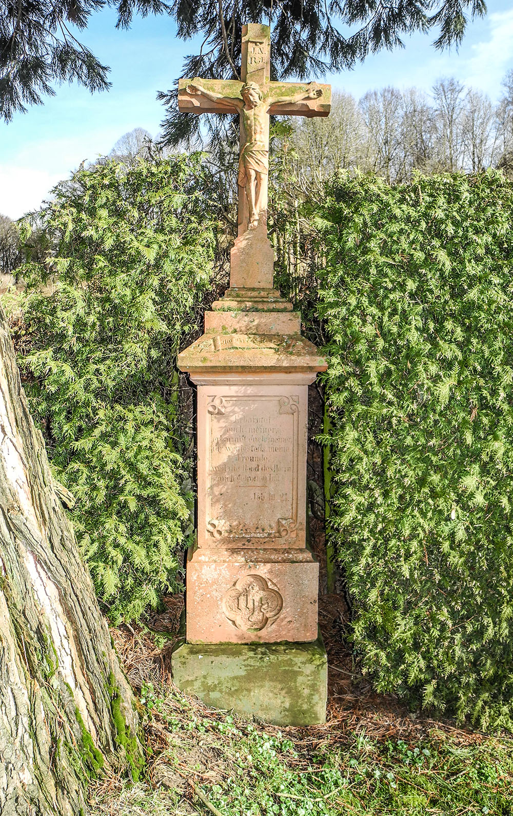 Kreuz am Friedhof 